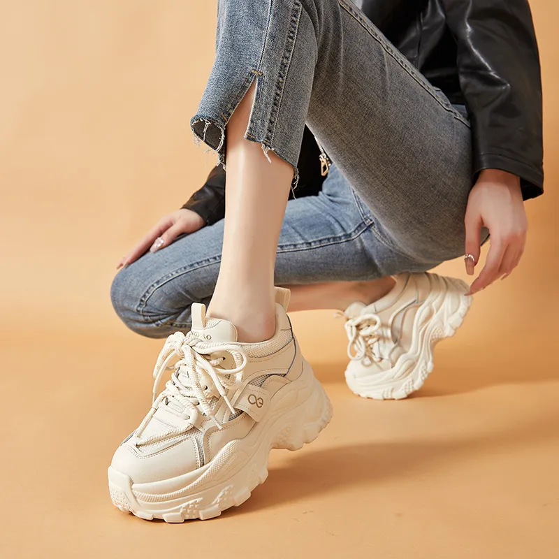 Bull Charm Abrasion Resistant Low Top Chunky Sneakers Women's-9