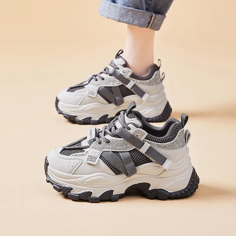 Bull Charm Abrasion Resistant Low Top Chunky Sneakers Women's-5