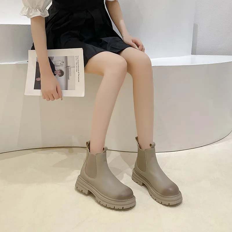Bull Charm Short Chelsea Boots Women's-7