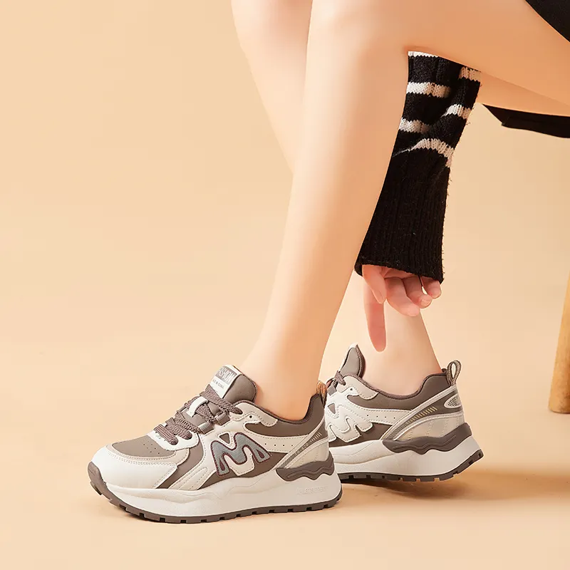 Bull Charm Abrasion Resistant Slip Resistant Low Top Chunky Sneakers Women's-8