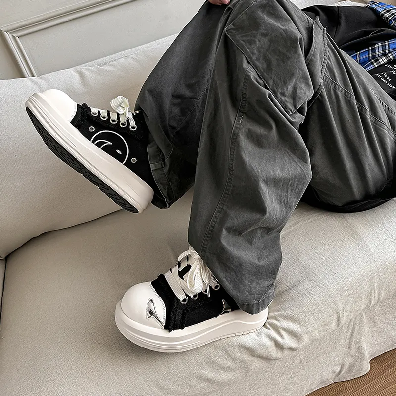 MILLIE'S Low Top Skateboard Shoes Unisex Black White-3