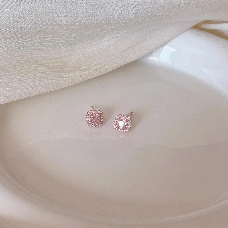 WAW Gold-Plated Copper Stud Earrings Women's-3