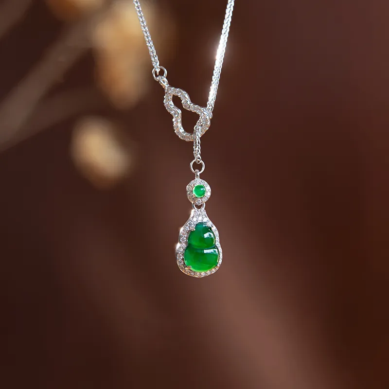 Click Ice Glutinous Jadeite Necklaces Unisex-1