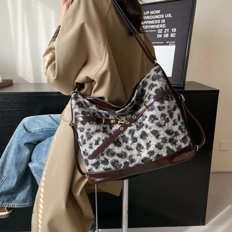 REDOO Woolen Handbag, Shoulder Bag, Crossbody Bag, Backpack Regular Women's Multicolor-26