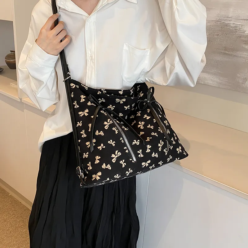 REDOO Special Material Shoulder Bag Women's Black-1