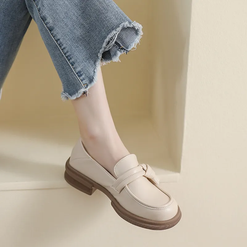 Than than me Loafers Women's Apricot/Black-8