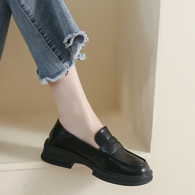 Than than me Loafers Women's Apricot/Black-4