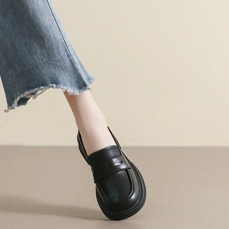 Than than me Loafers Women's Apricot/Black-2