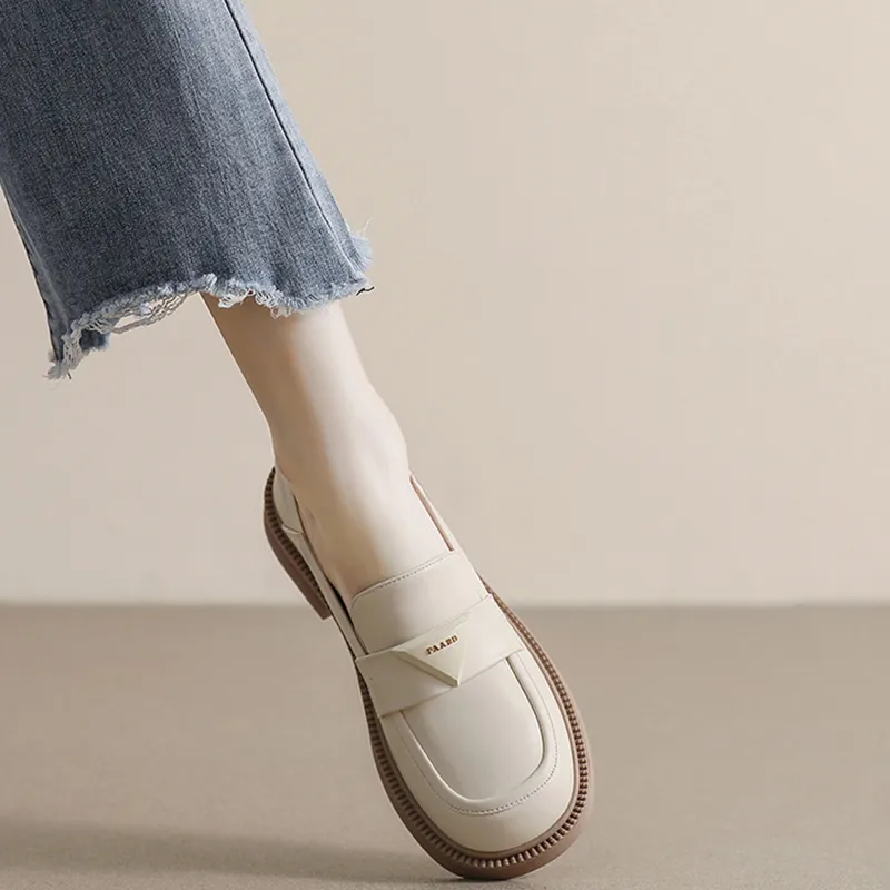 Than than me Loafers Women's Apricot/Black-6