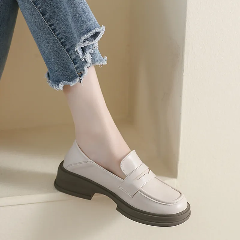 Than than me Loafers Women's Apricot/Black-9