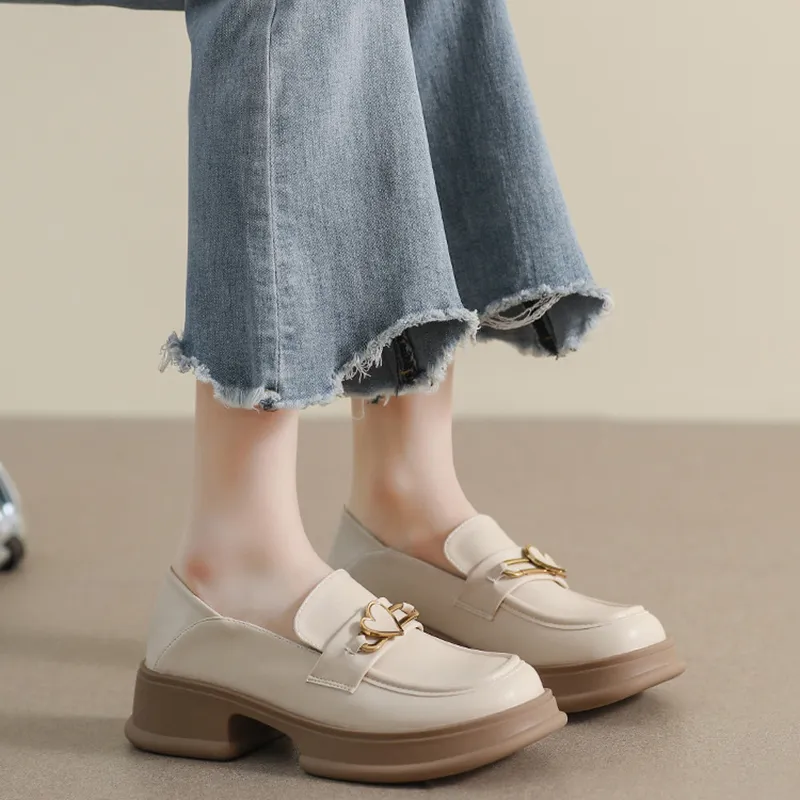 Than than me Loafers Women's Apricot/Black-7