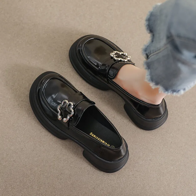 Than than me Loafers Women's Ecru/Black-3