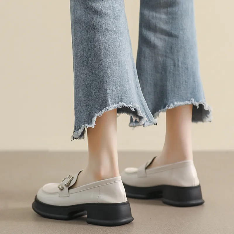 Than than me Loafers Women's Ecru/Black-7