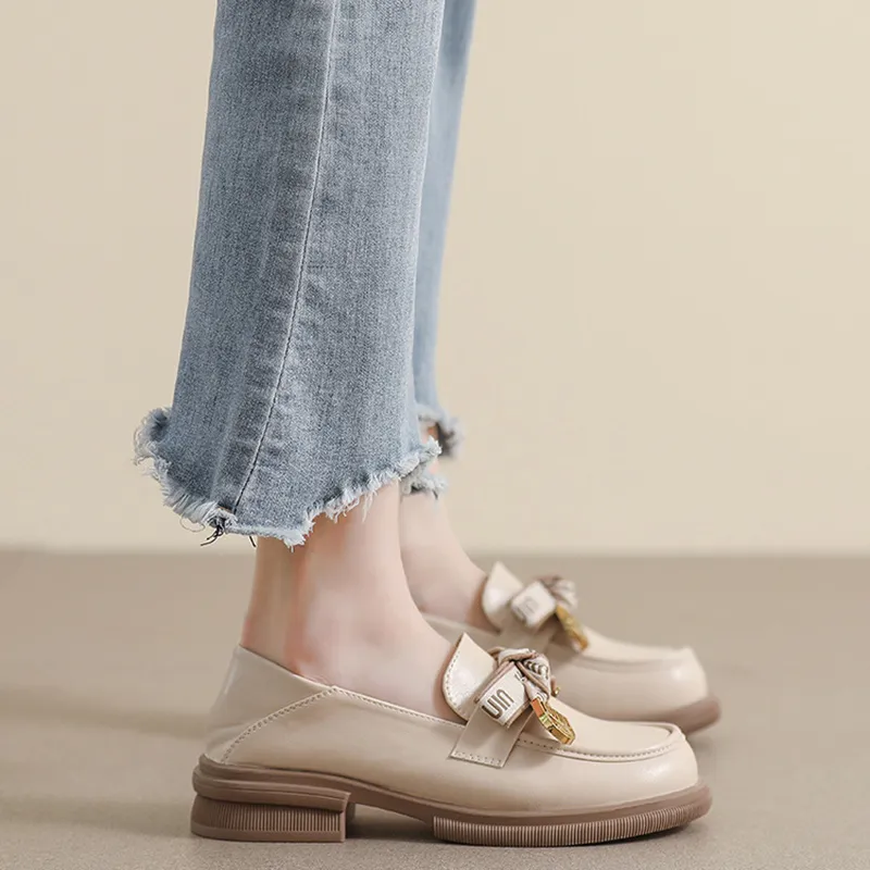 Than than me Loafers Women's Apricot/Black-7