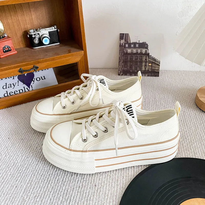 Than Than Me Slip Resistant Low Top Skateboard Shoes Women's Beige-1