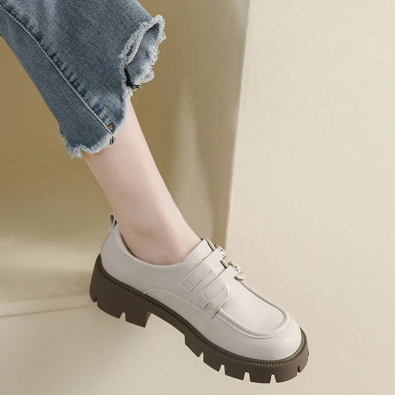 Than than me Loafers Women's Apricot/Black-9