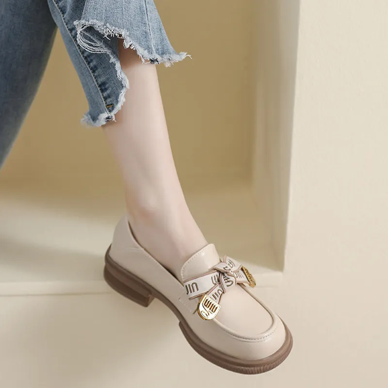 Than than me Loafers Women's Apricot/Black-9