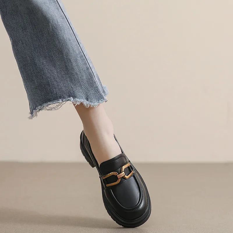 Than than me Loafers Women's Apricot/Black-1
