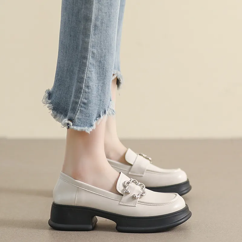 Than than me Loafers Women's Ecru/Black-8