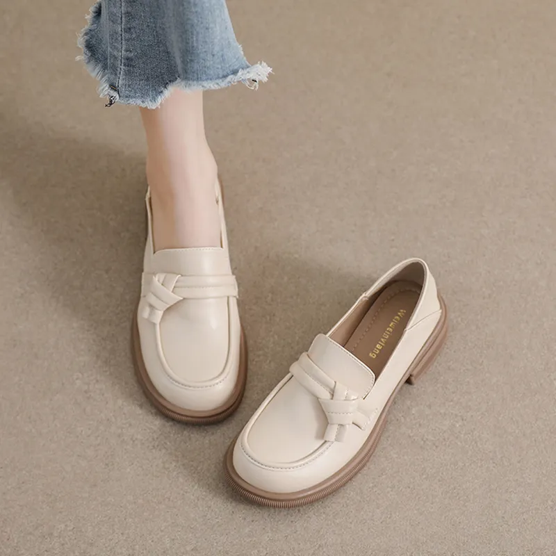 Than than me Loafers Women's Apricot/Black-9
