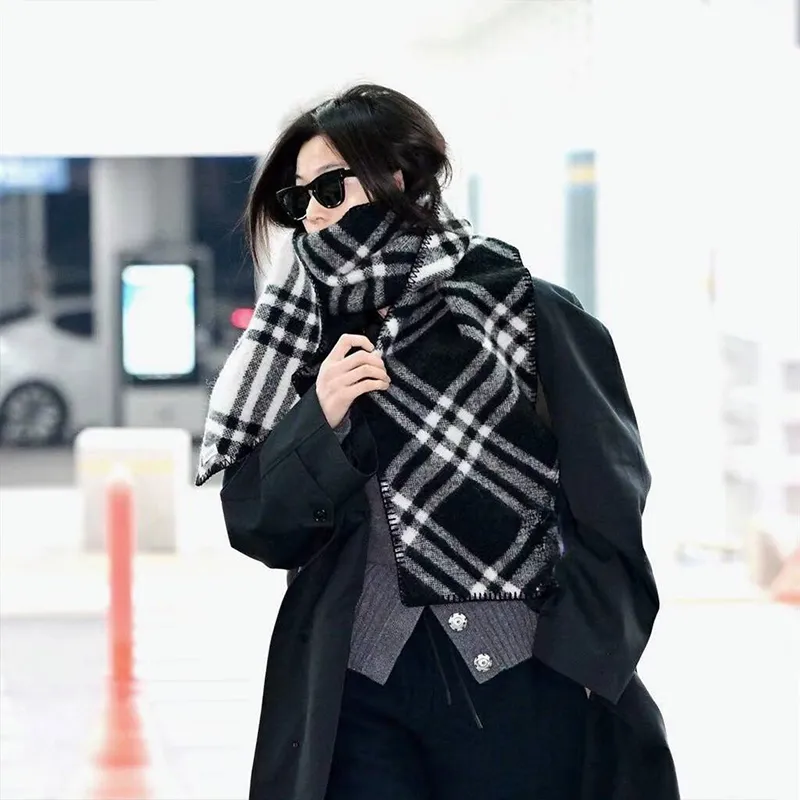 Joy&Mario High End Minimalist Style Versatile Elegant Warm Bound Commute Unisex Black-1