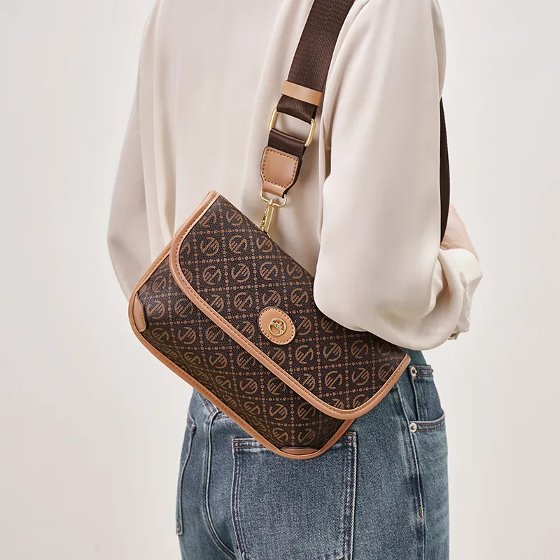 Joy&Mario PVC Shoulder Bag Regular Women's Ecru/Rock Brown/Coffee-10