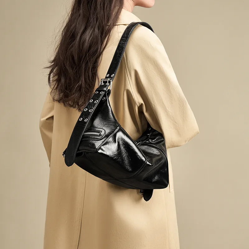 Joy&Mario Shoulder Bags Classic Black-1