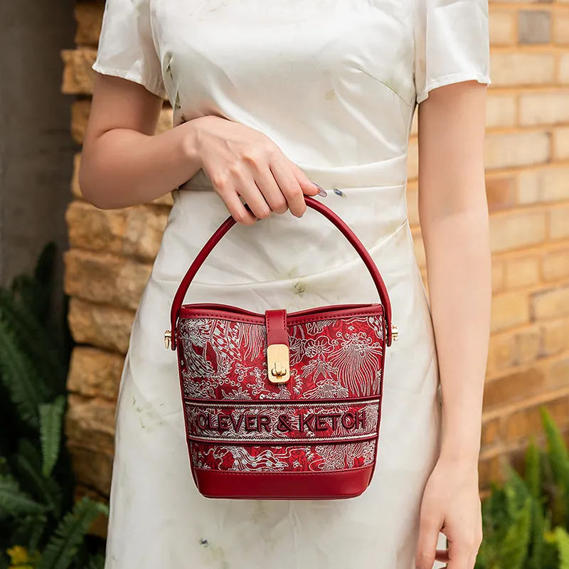 Vigno Synthetic Leather One Shoulder Handbag Regular Women's Red-8