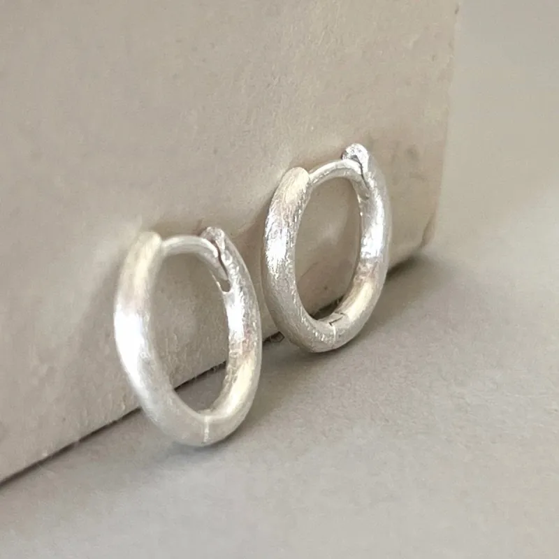 Stone Edge Poly Foot Silver 990 Sterling Silver Hoop Earrings Unisex-1