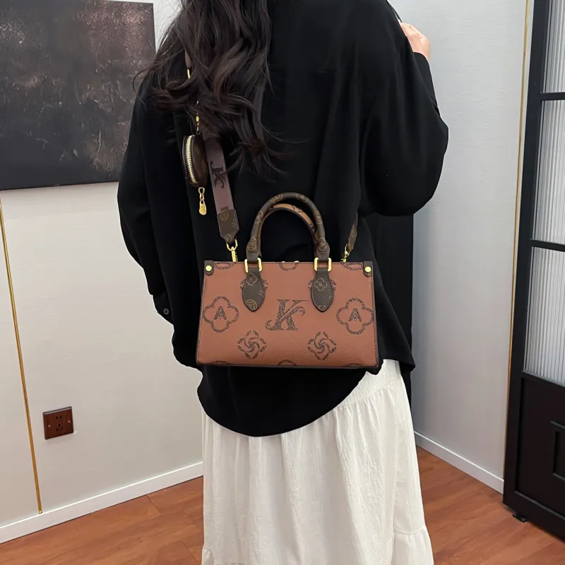 BLAKE FLEETO PU Handbag Regular Women's Brown-3
