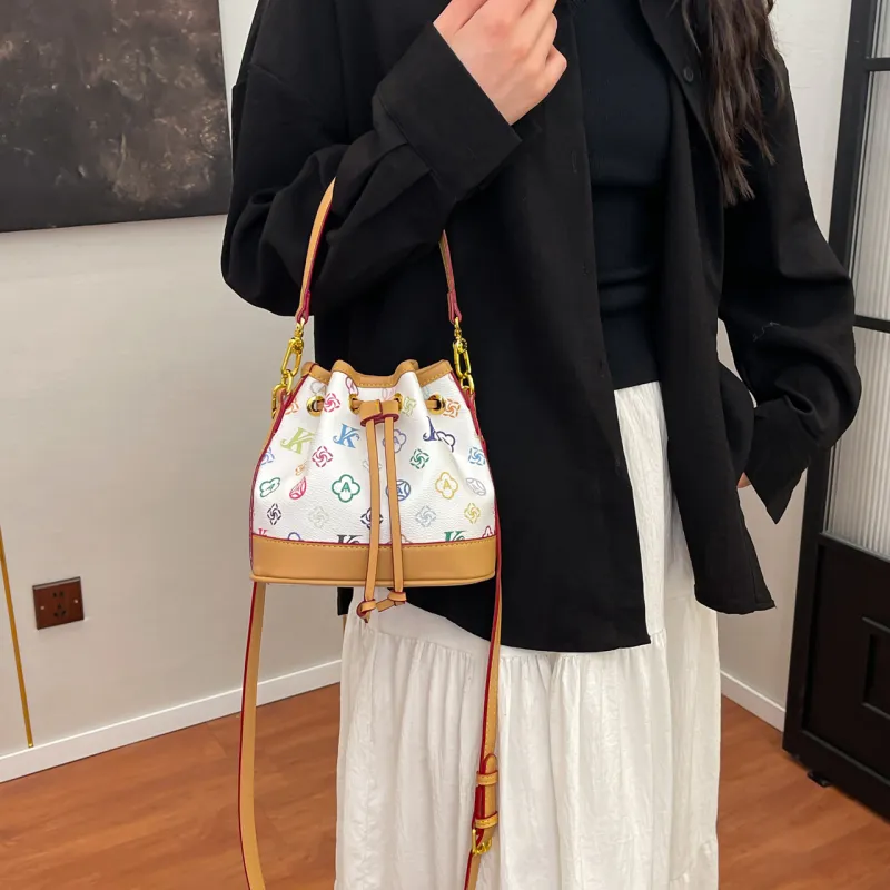 BLAKE FLEETO PU Shoulder Bag Medium Size Women's Milk Foam White-1
