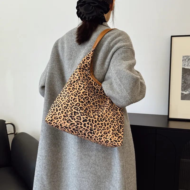 BLAKE FLEETO Fabric Shoulder Bag Regular Women's Multicolor-12