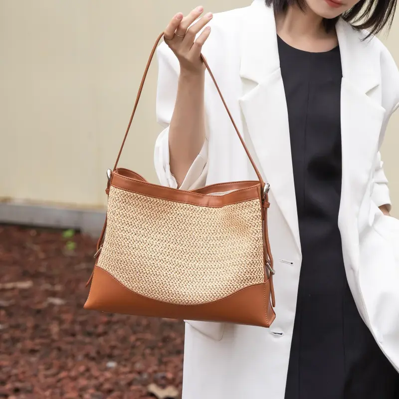 BLAKE FLEETO Shoulder Bags-5