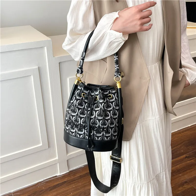 BLAKE FLEETO PU Bucket Bags Shoulder Bags Women's Multicolor-3