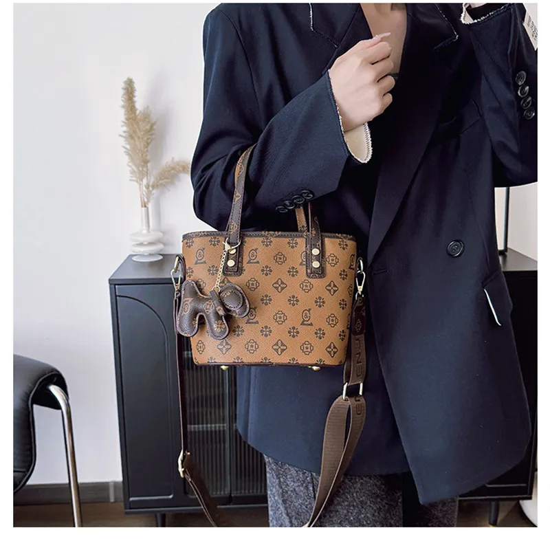 BLAKE FLEETO Handbags-8