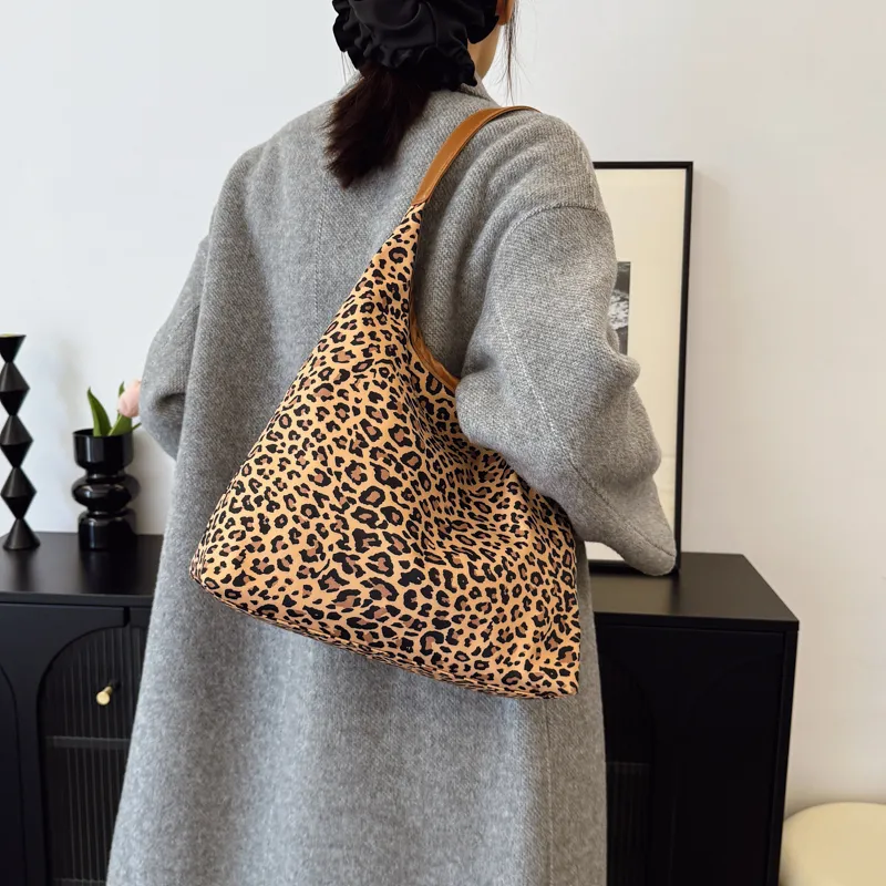 BLAKE FLEETO Fabric Shoulder Bag Regular Women's Multicolor-11