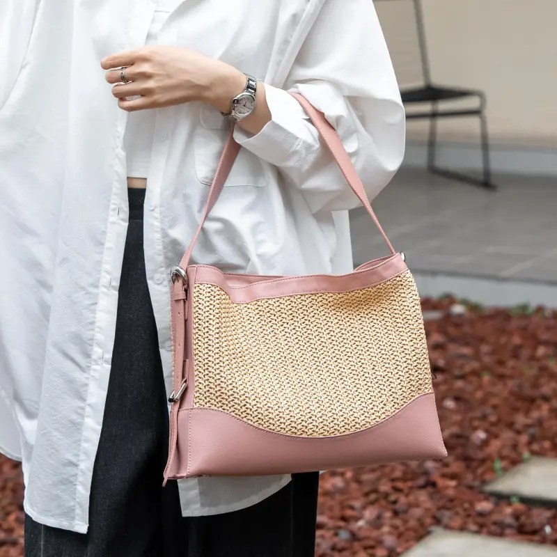 BLAKE FLEETO Shoulder Bags-8