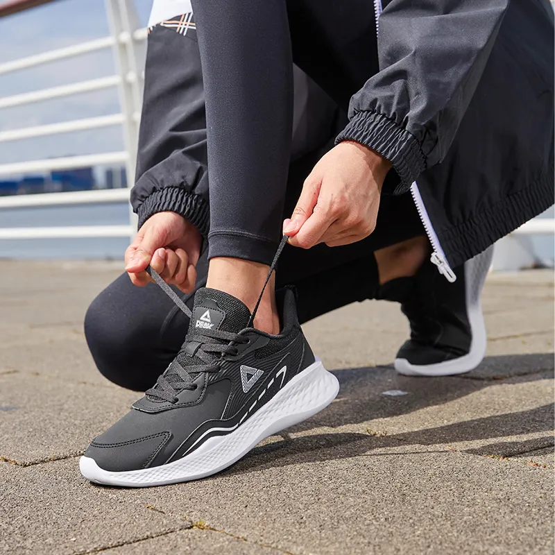 PEAK Cushioned Wear Resistant Breathable Slip Resistant Low Top Running Shoes Women's Black Baymax-9
