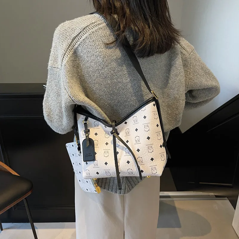 LUVISTRUE PU Commute Shoulder Bag Tote Regular Women's Brown/Pink/Ecru/Black/White-25