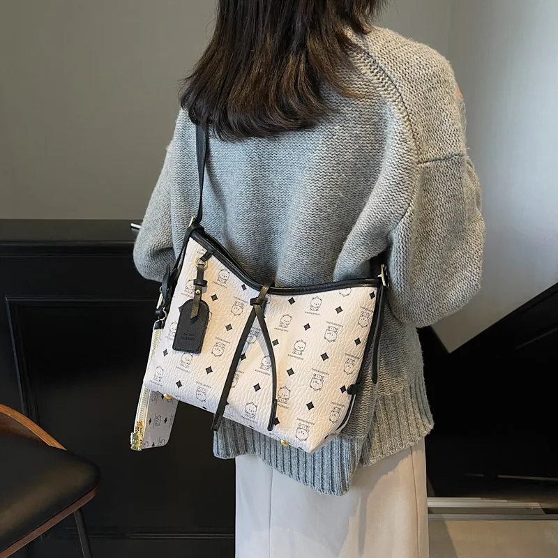 LUVISTRUE PU Commute Shoulder Bag Tote Regular Women's Brown/Pink/Ecru/Black/White-24