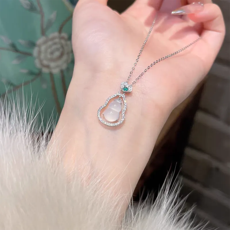 PUTUOSHANWENCHUANG Chalcedony Necklaces Women's-2