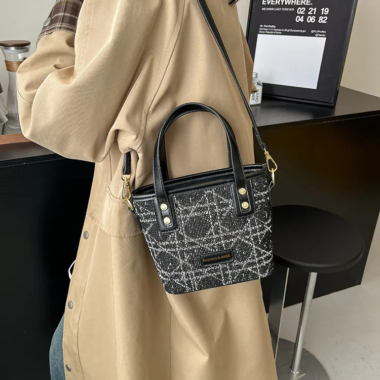 DALO Woolen Handbag Women's Black-11
