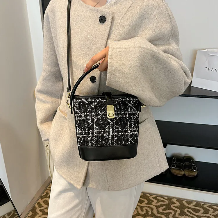 DALO Woolen Handbag Women's Black-7