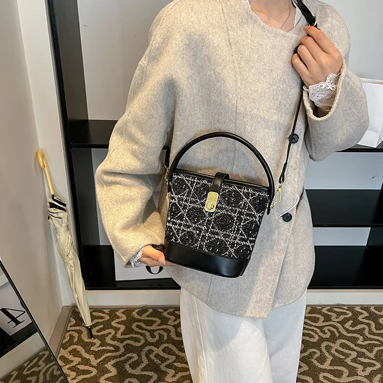 DALO Woolen Handbag Women's Black-5