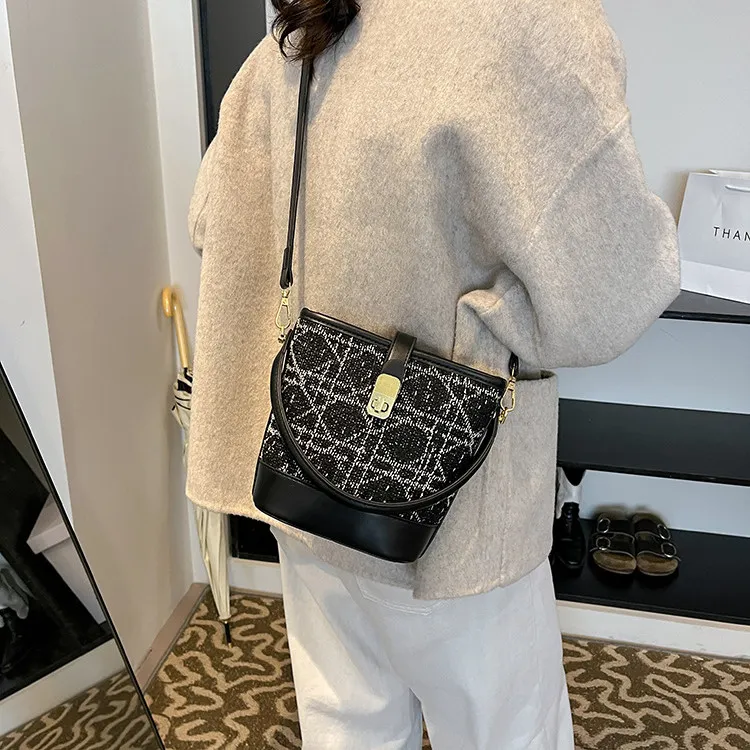 DALO Woolen Handbag Women's Black-6