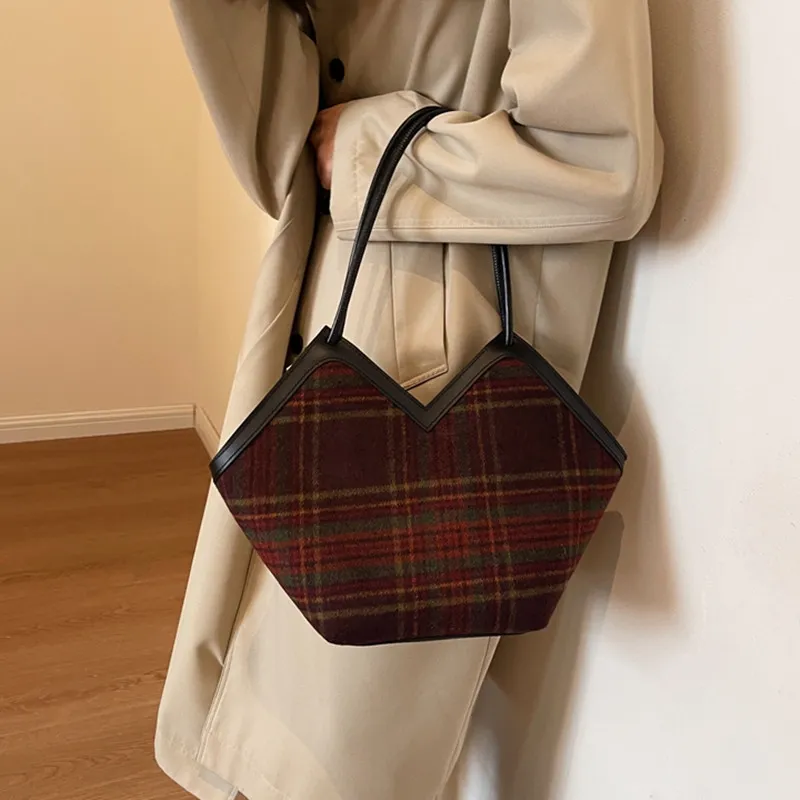 DALO Woolen Shoulder Bag Women's Black/Coffee-6