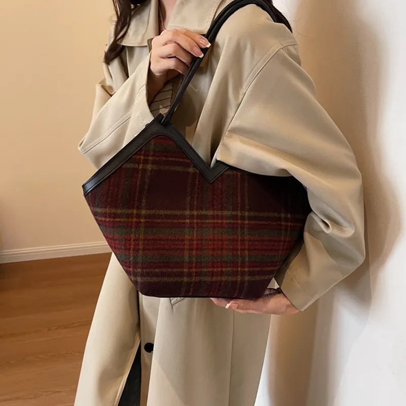 DALO Woolen Shoulder Bag Women's Black/Coffee-3