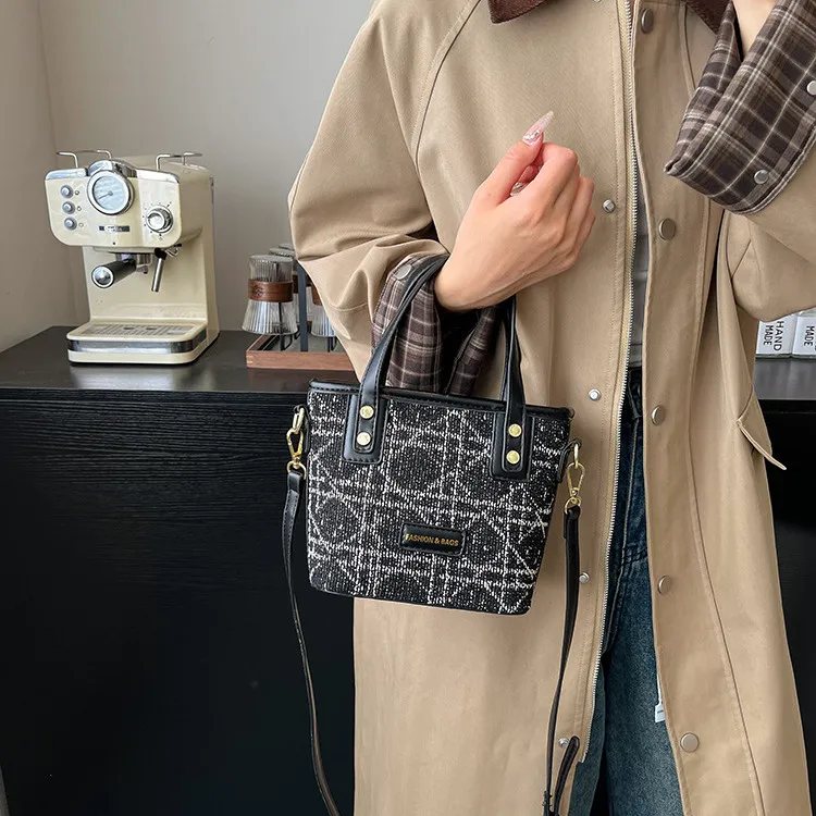 DALO Woolen Handbag Women's Black-9