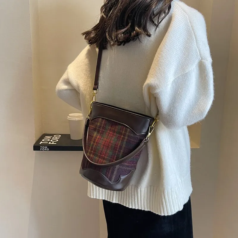 DALO Woolen With PU Crossbody Bag Regular Women's Burgundy-5