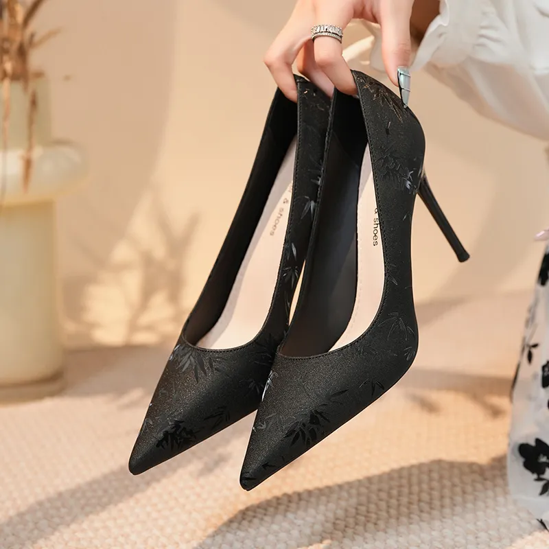 YAFEI XUANYU Slim Heel High Heels Women's-1
